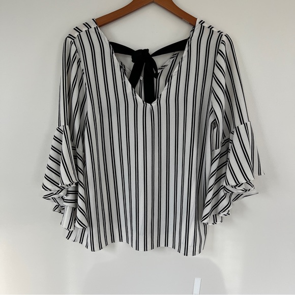 Black and white flowy top - Picture 3 of 3